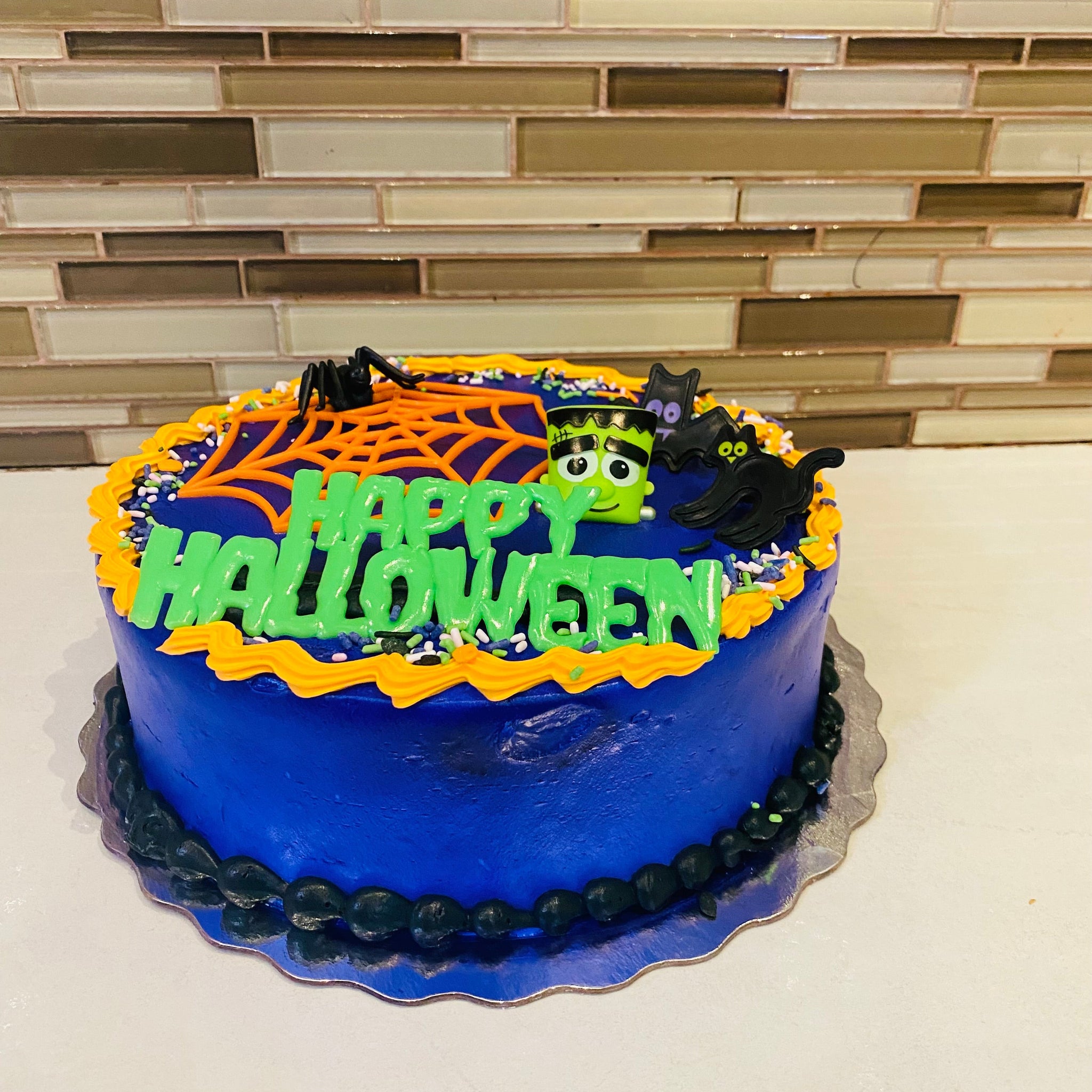 HAUNTED HALLOWEEN CREAM CAKE