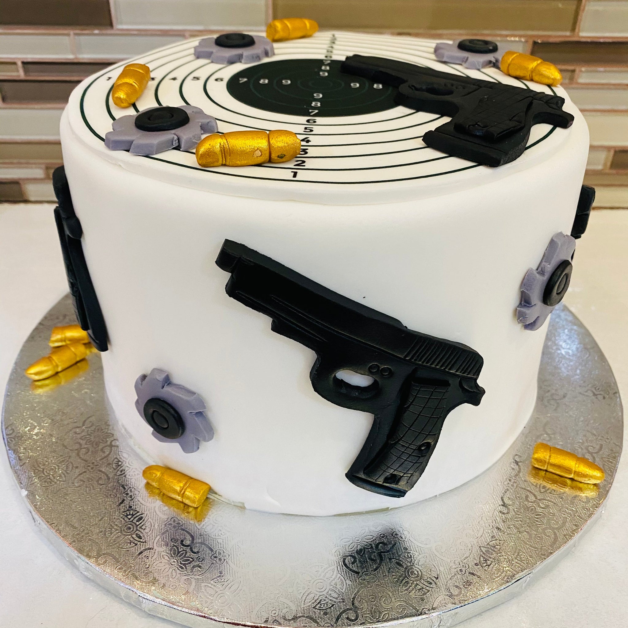 BULLET GUN FONDANT CAKE