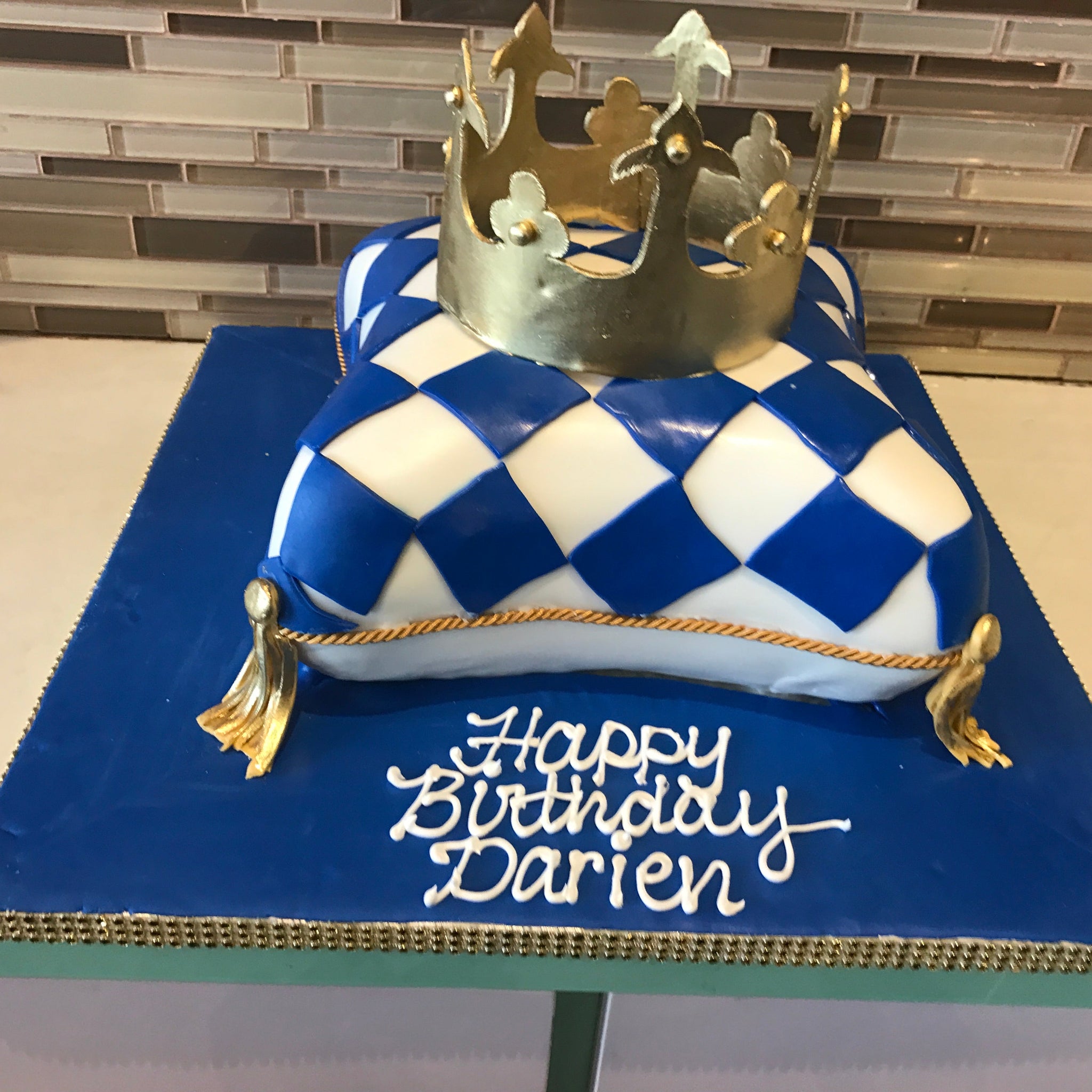 Darien Pillow Crown Cake