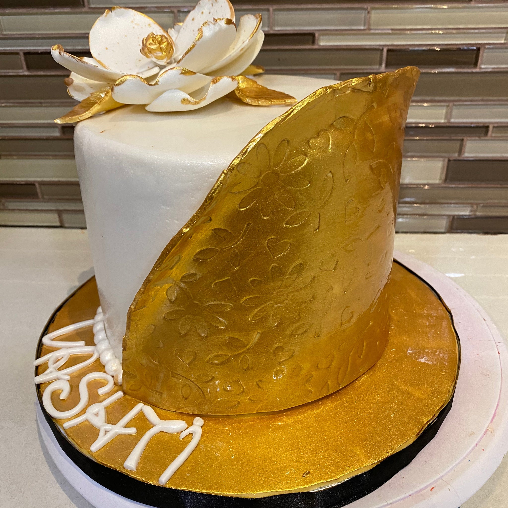 IVORY & GOLD CRUST FONDANT CAKE
