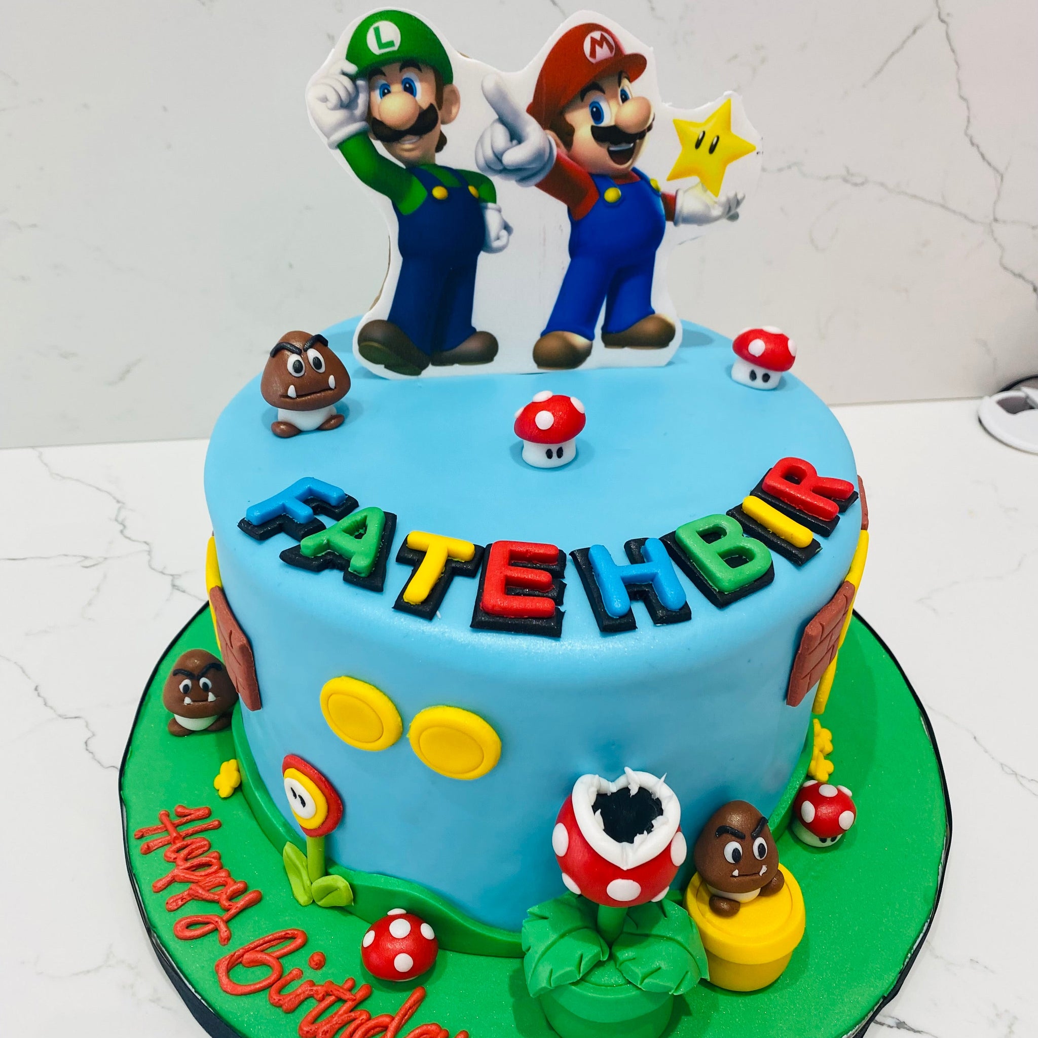 SUPER MARIO FONDANT CAKE