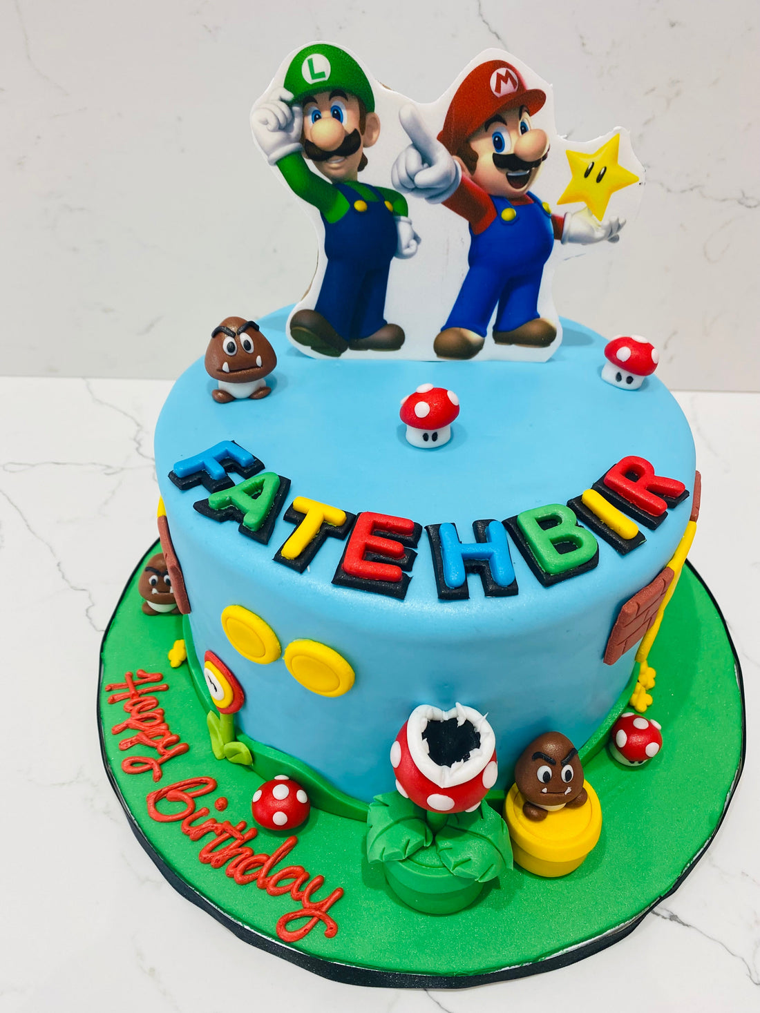 SUPER MARIO FONDANT CAKE