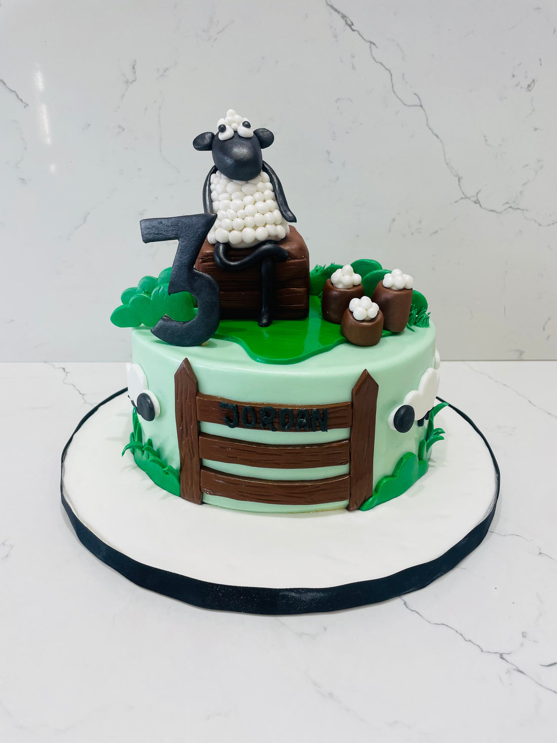 SHAUN THE SHEEP FONDANT CAKE