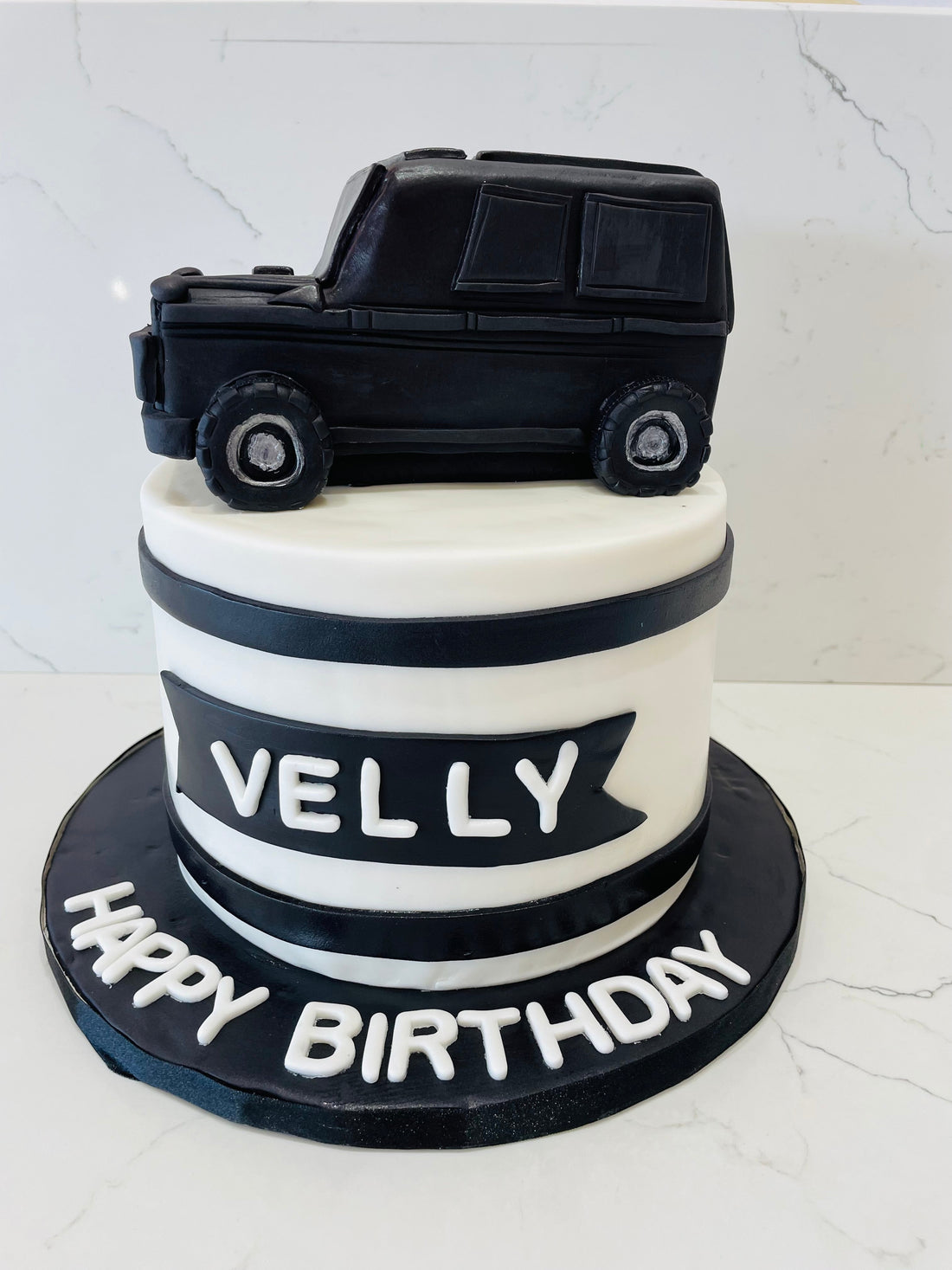 VELLY JEEP FONDANT CAKE