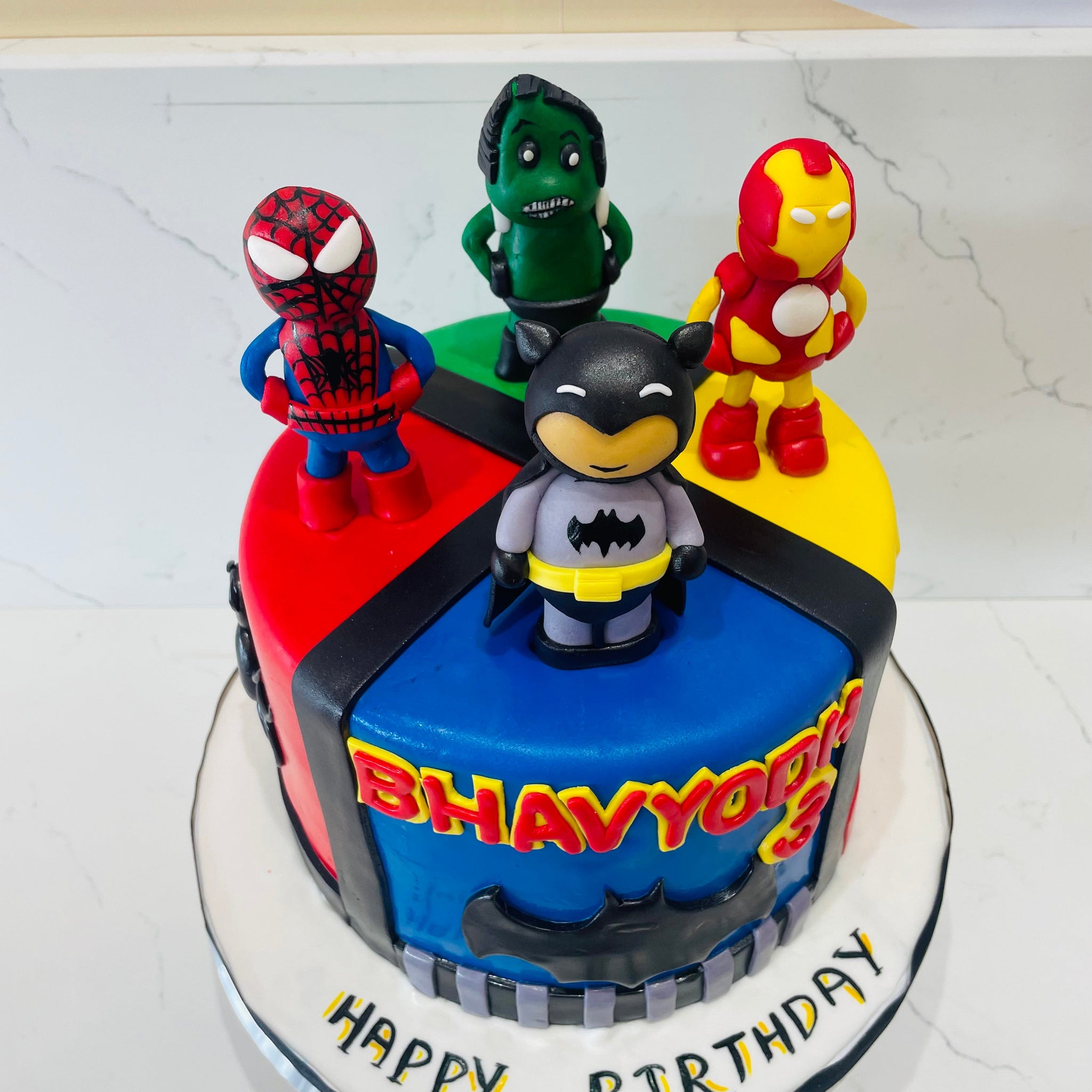 SUPERHEROES FONDANT CAKE