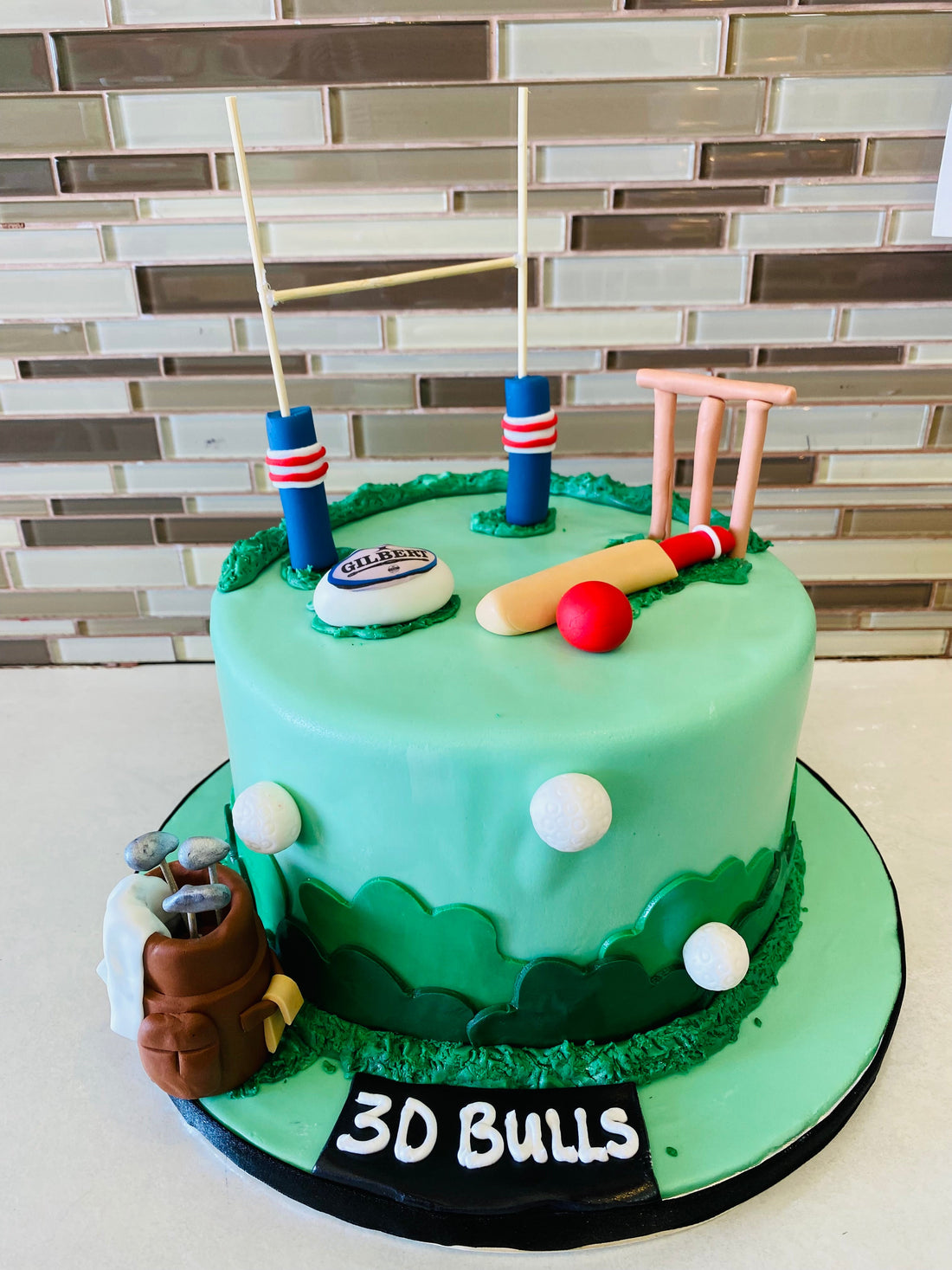 CRICKET & GOLF FONDANT CAKE