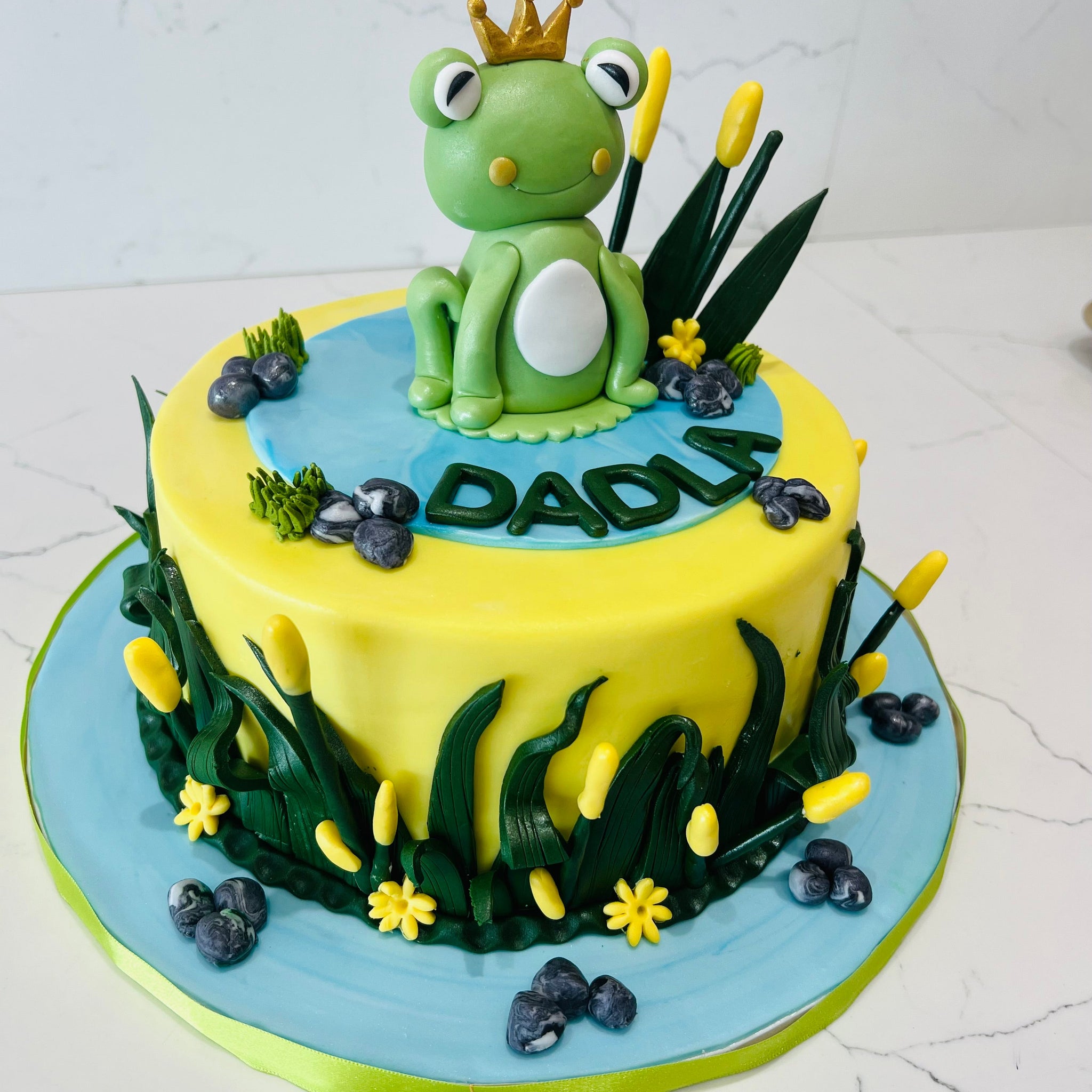 FROG FONDANT CAKE