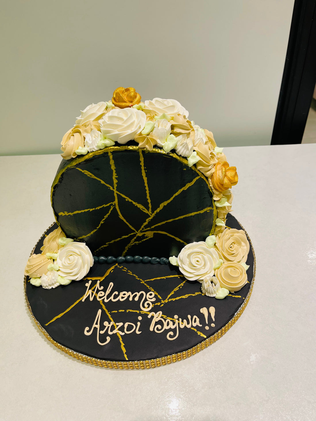 BLACK & GOLD ARCH CAKE