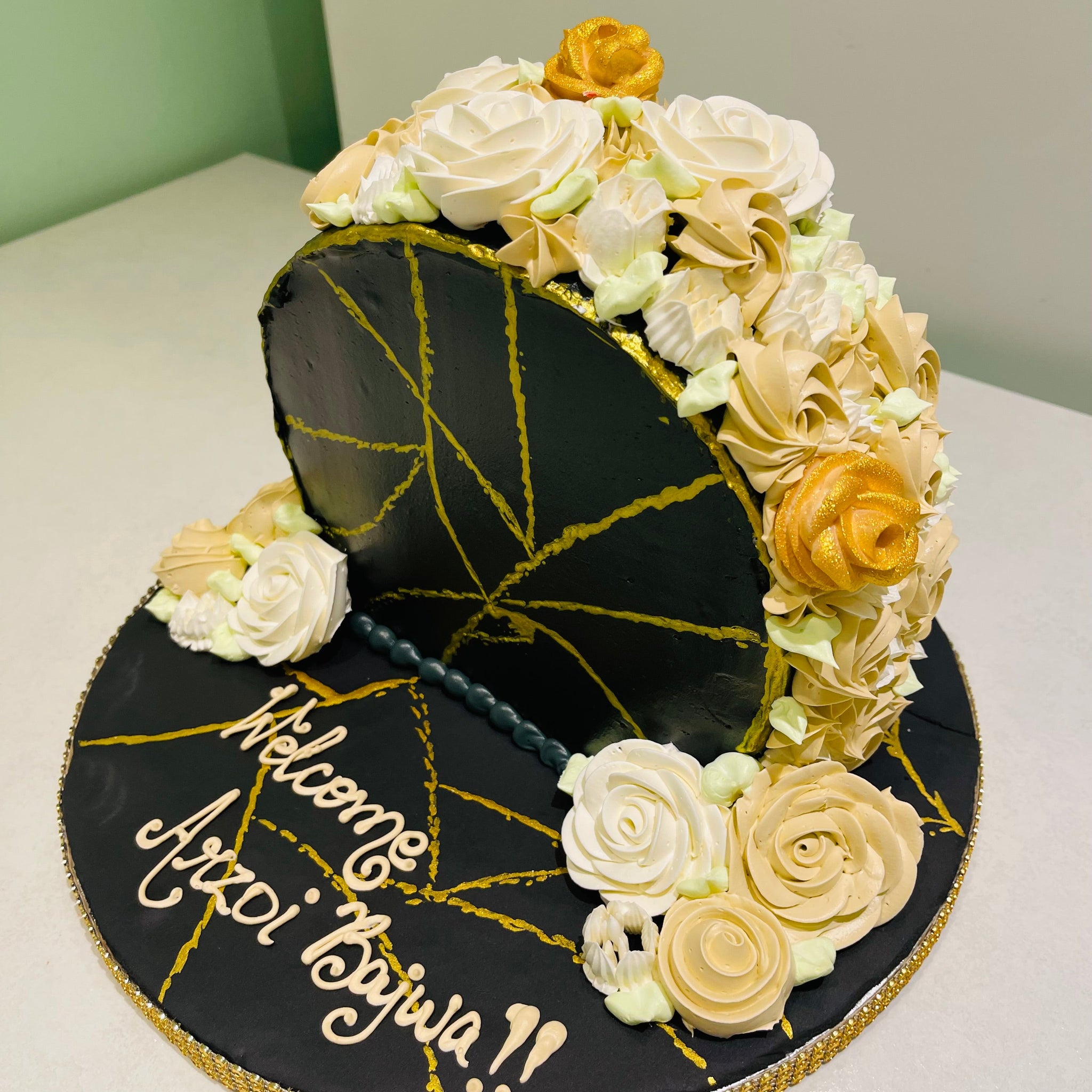 BLACK & GOLD ARCH CAKE