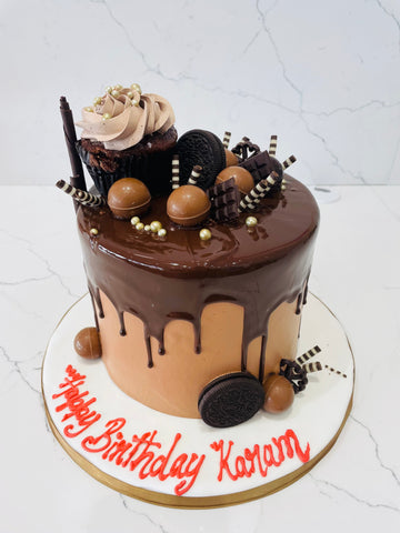 CHOCOLATE DRIP CREAM CAKE