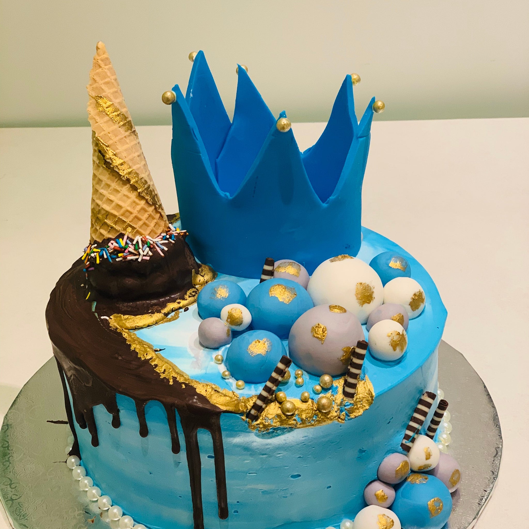FIRST BIRTHDAY CROWN CAKE