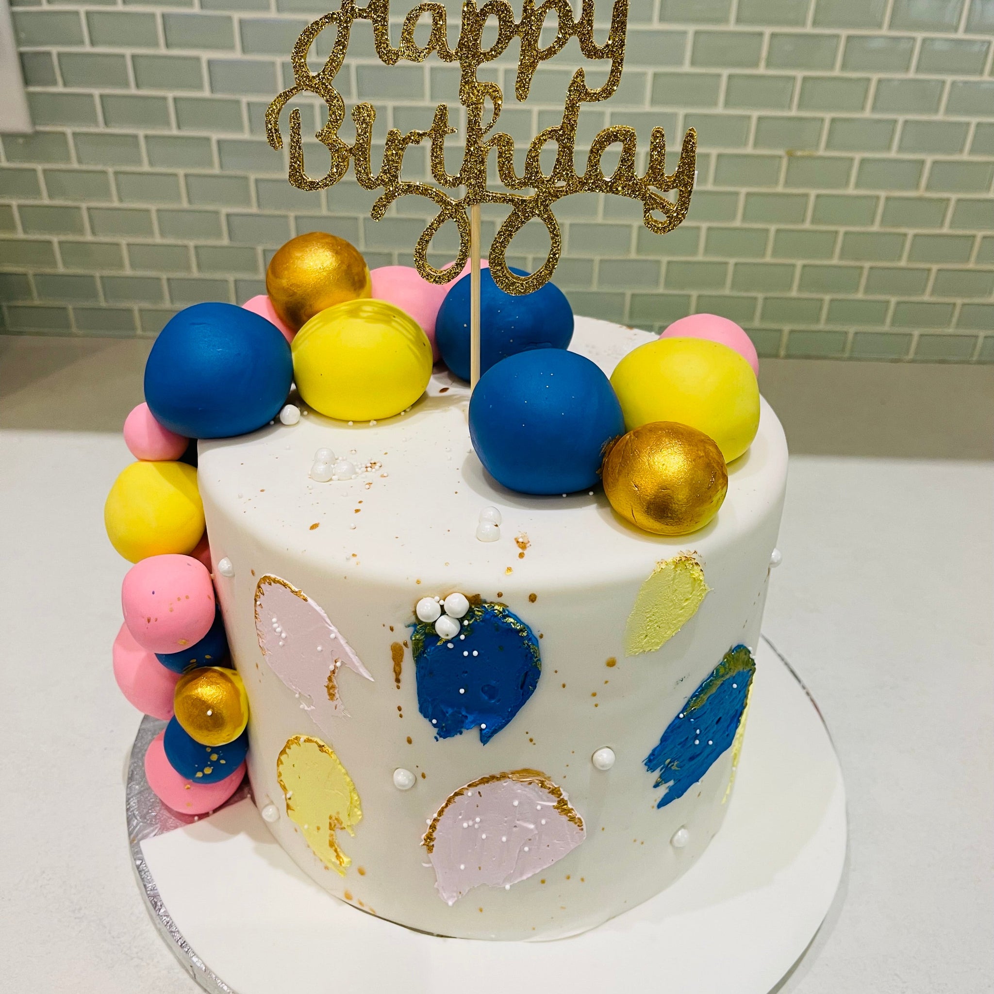COLORS FONDANT CAKE