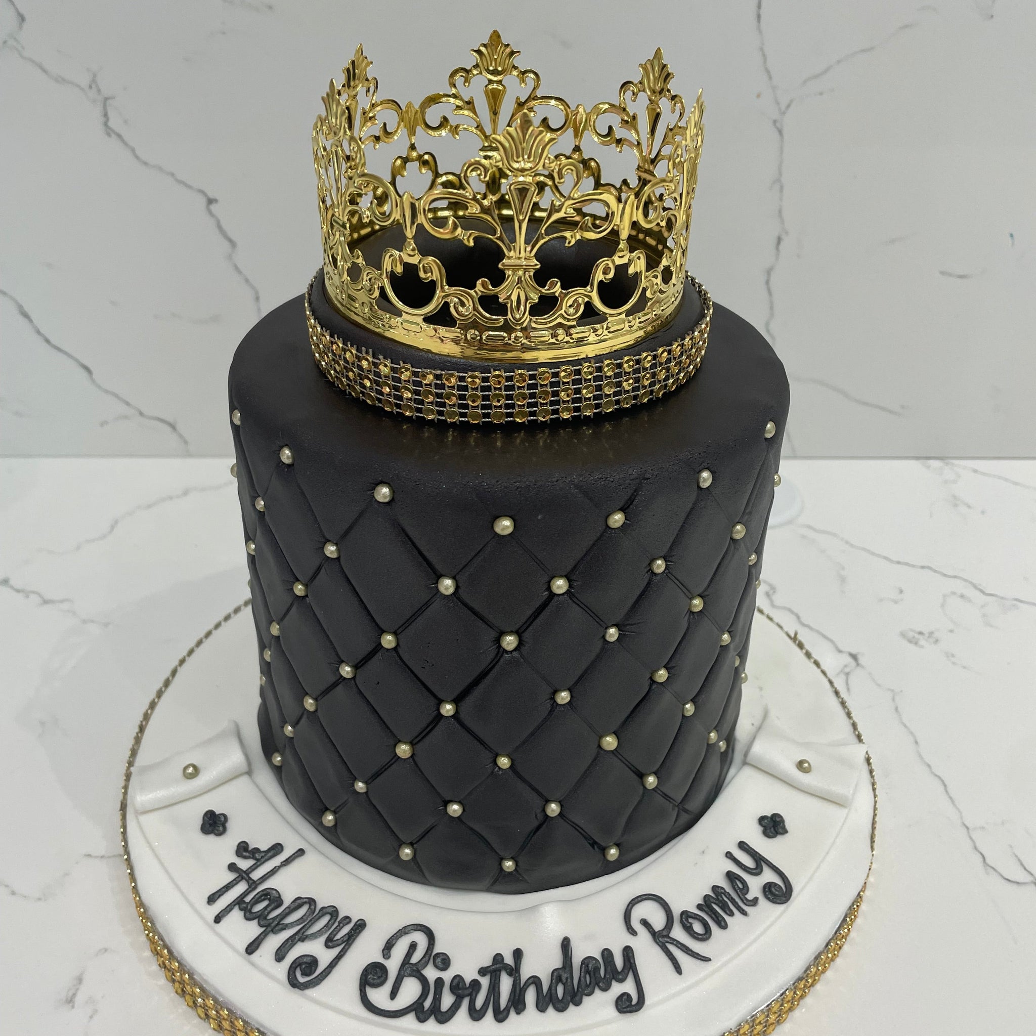 BLACK & GOLD CROWN FONDANT CAKE