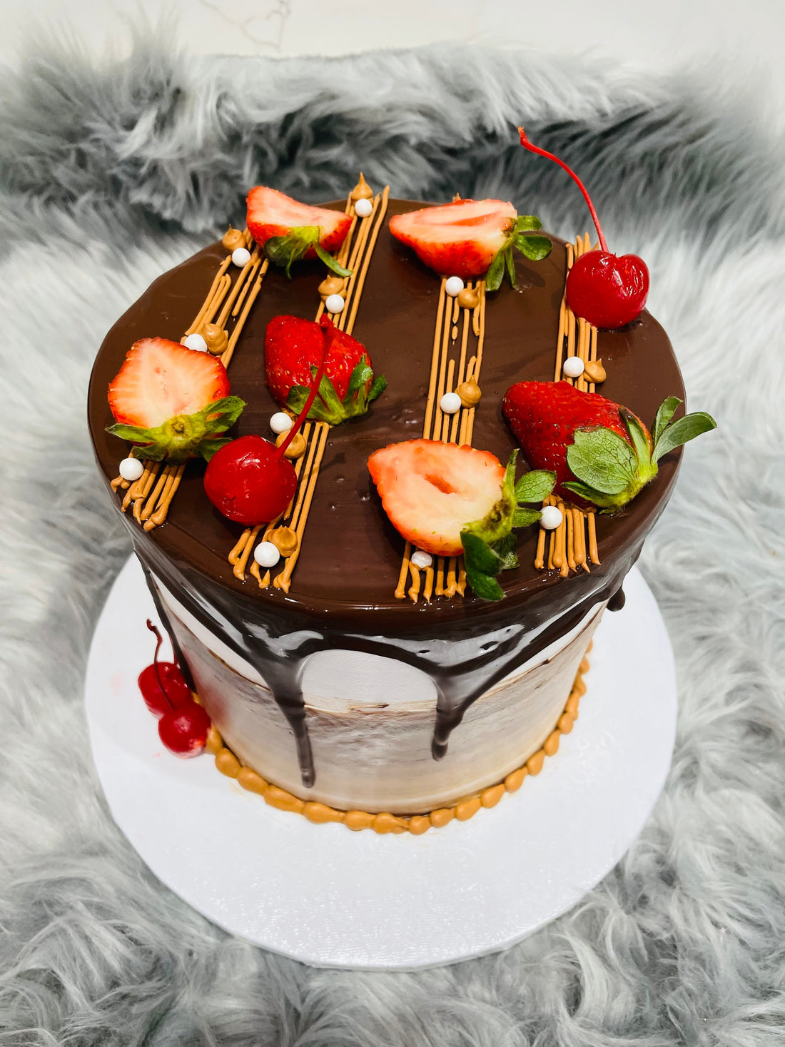 CHOCOLATE & BERRIES CAKE