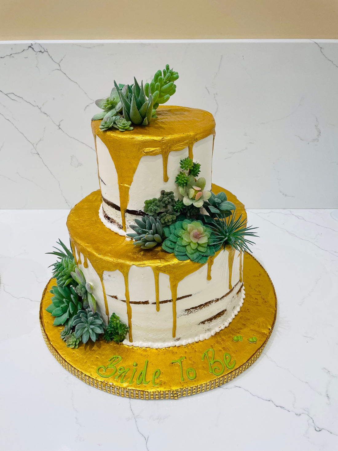 SUCCULENTS TIERED CREAM CAKE