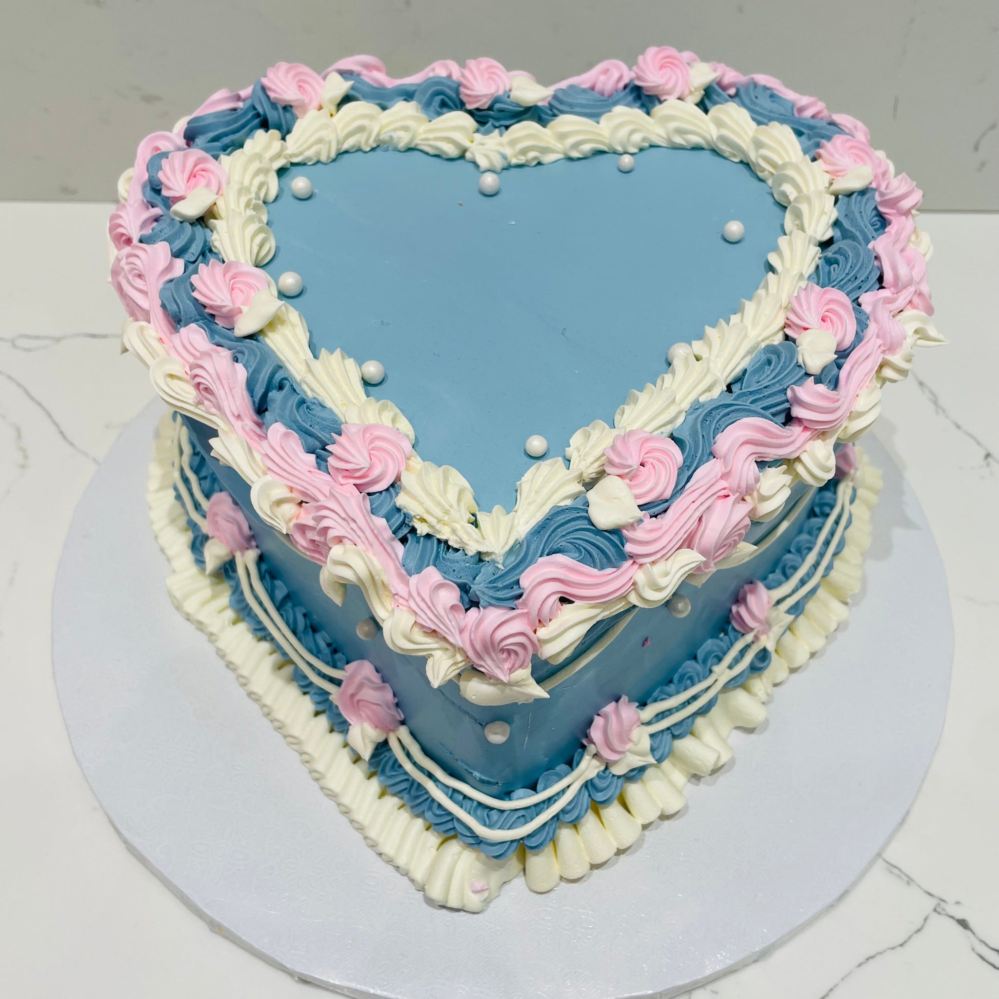 Saisha Vintage Heart Cake