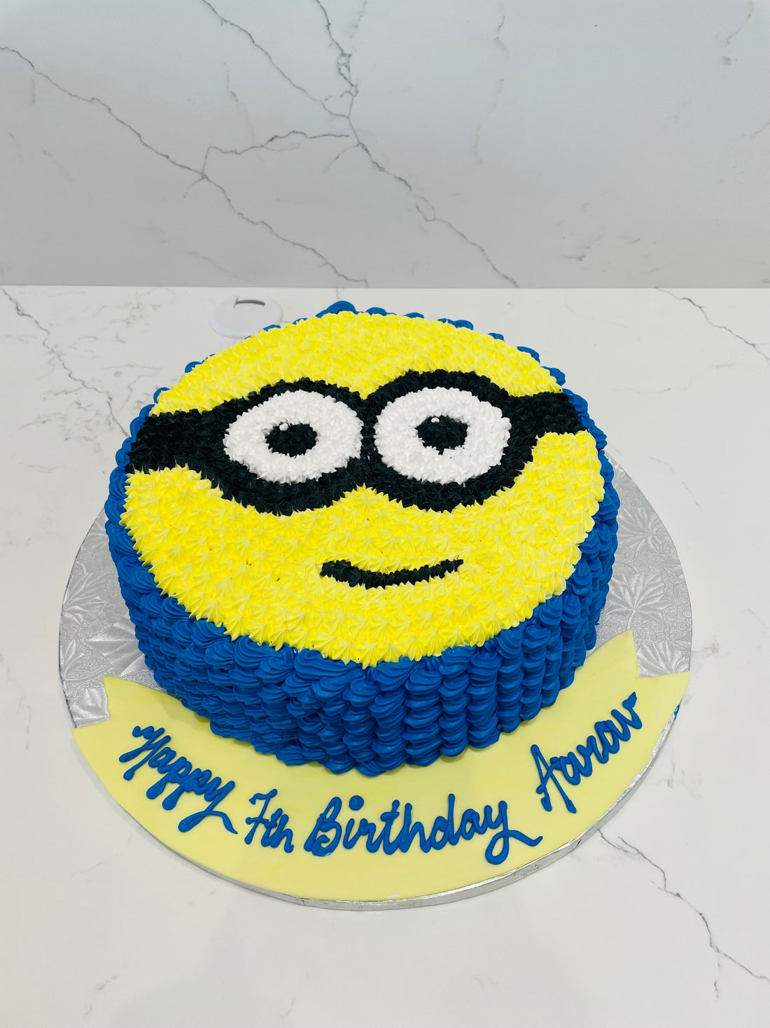 MINION CREAM CAKE