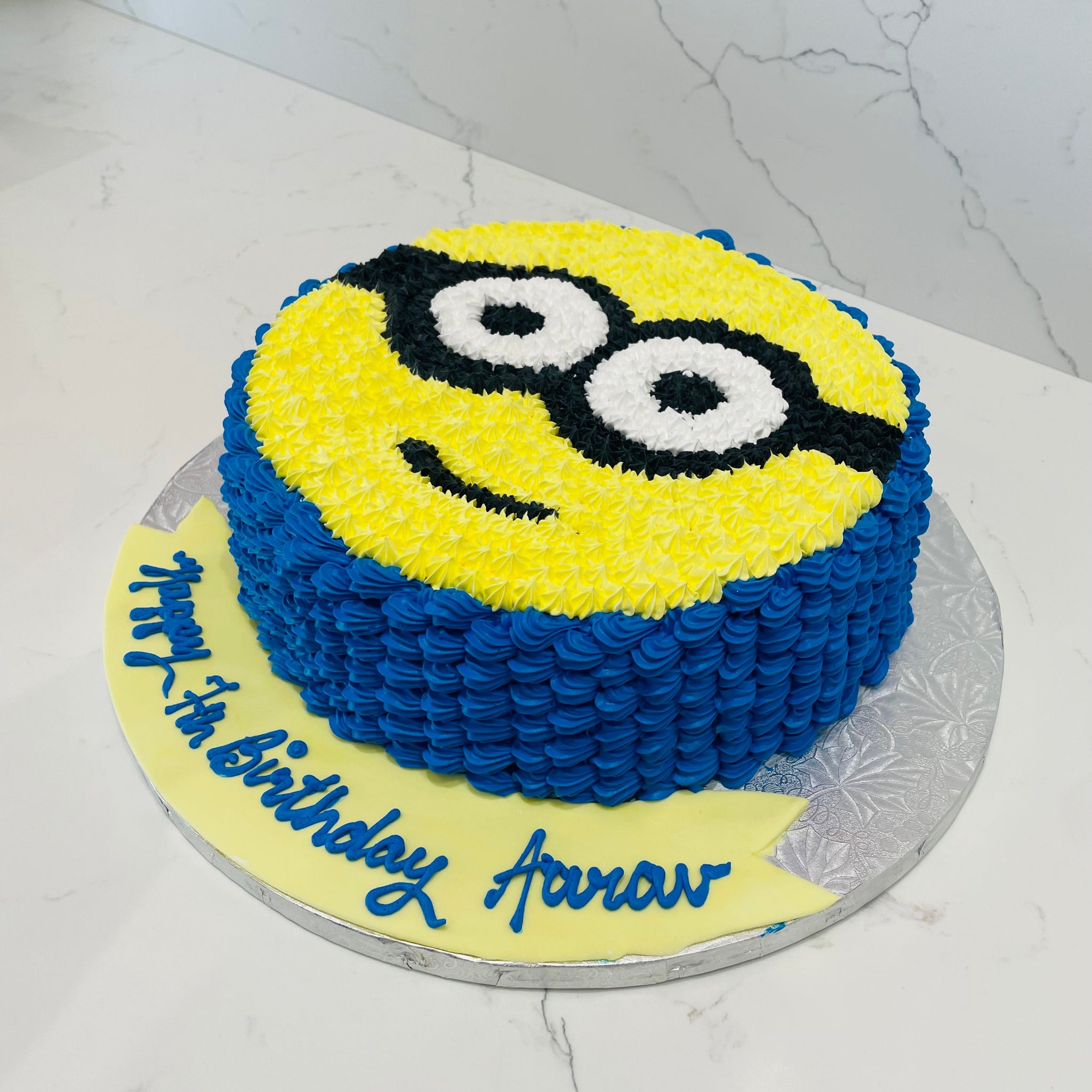 MINION CREAM CAKE