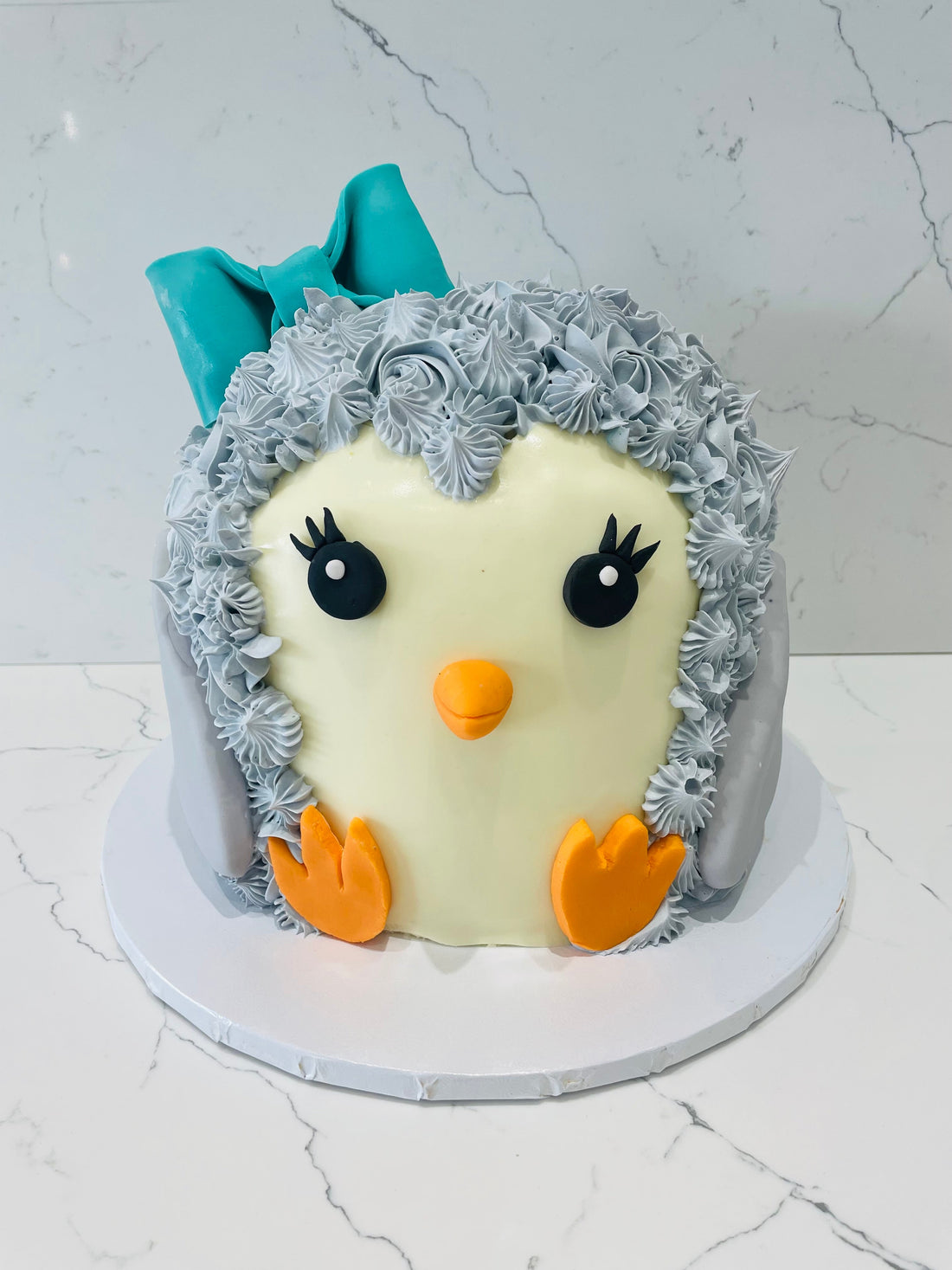 PENGUIN MOLDED CAKE