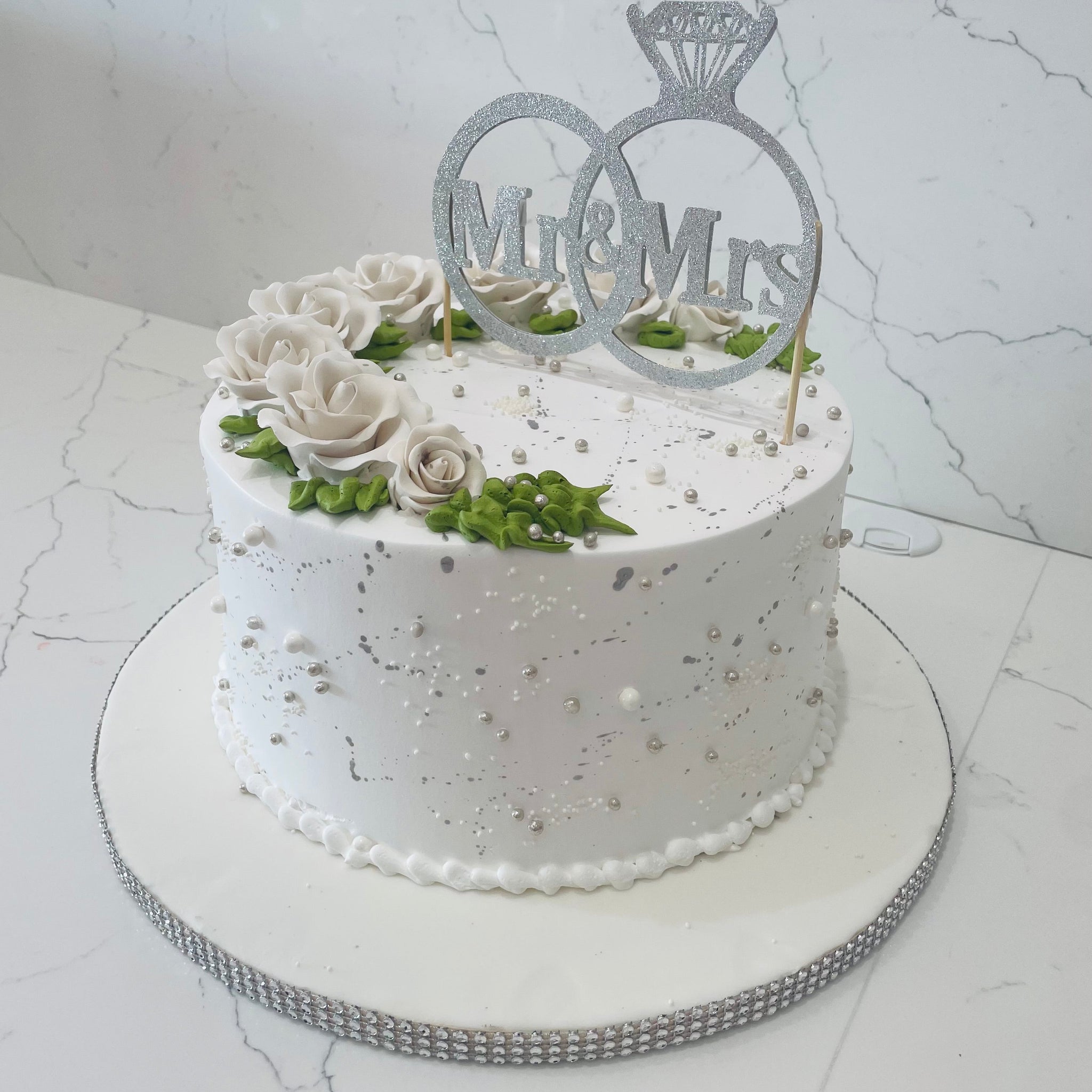 WHITE PEARLS CREAM CAKE
