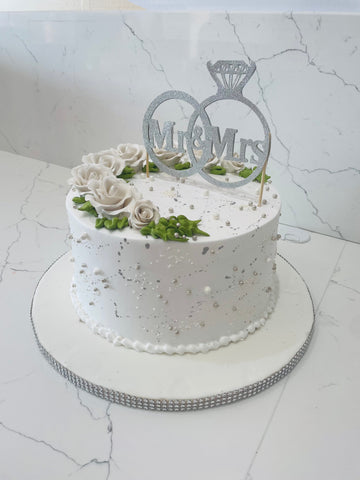 WHITE PEARLS CREAM CAKE