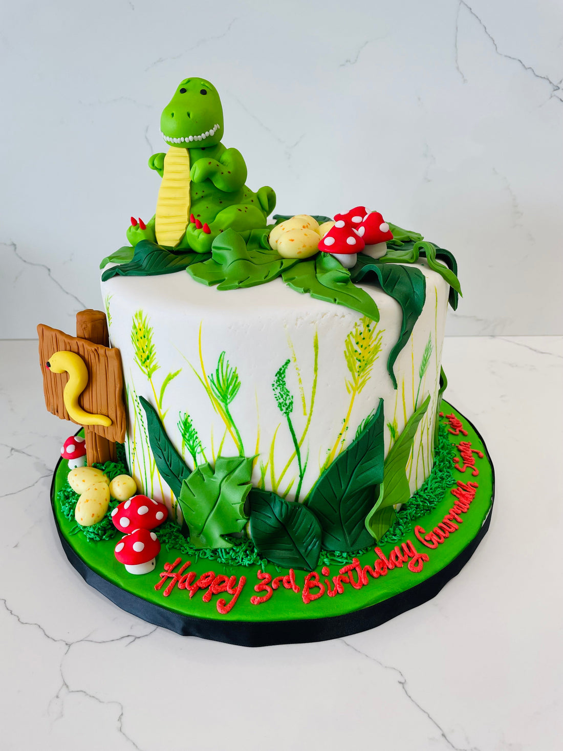 DINOSAUR JUNGLE FONDANT CAKE