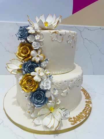 IVORY & GOLD FONDANT WEDDING CAKE