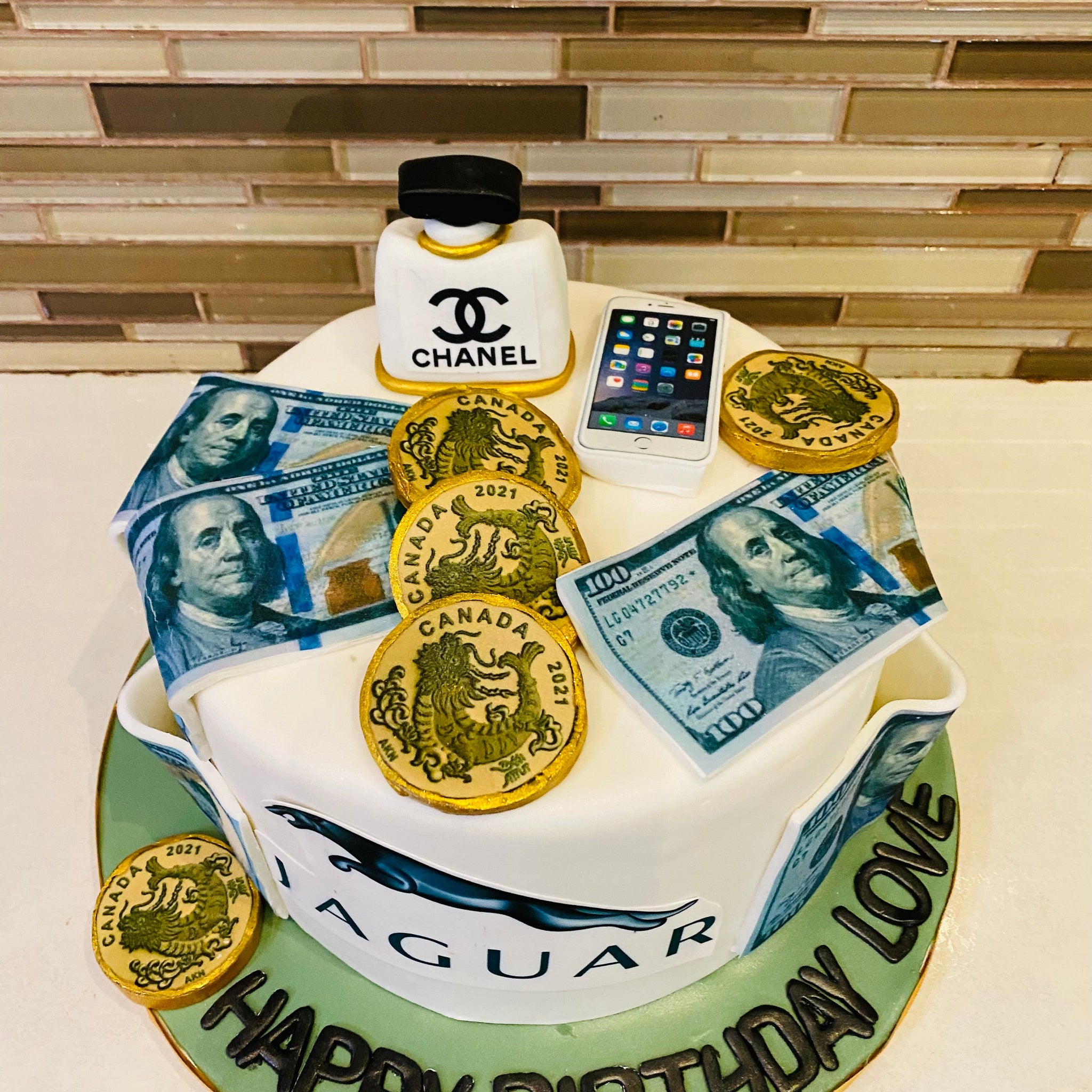 BRAND FREAK FONDANT CAKE