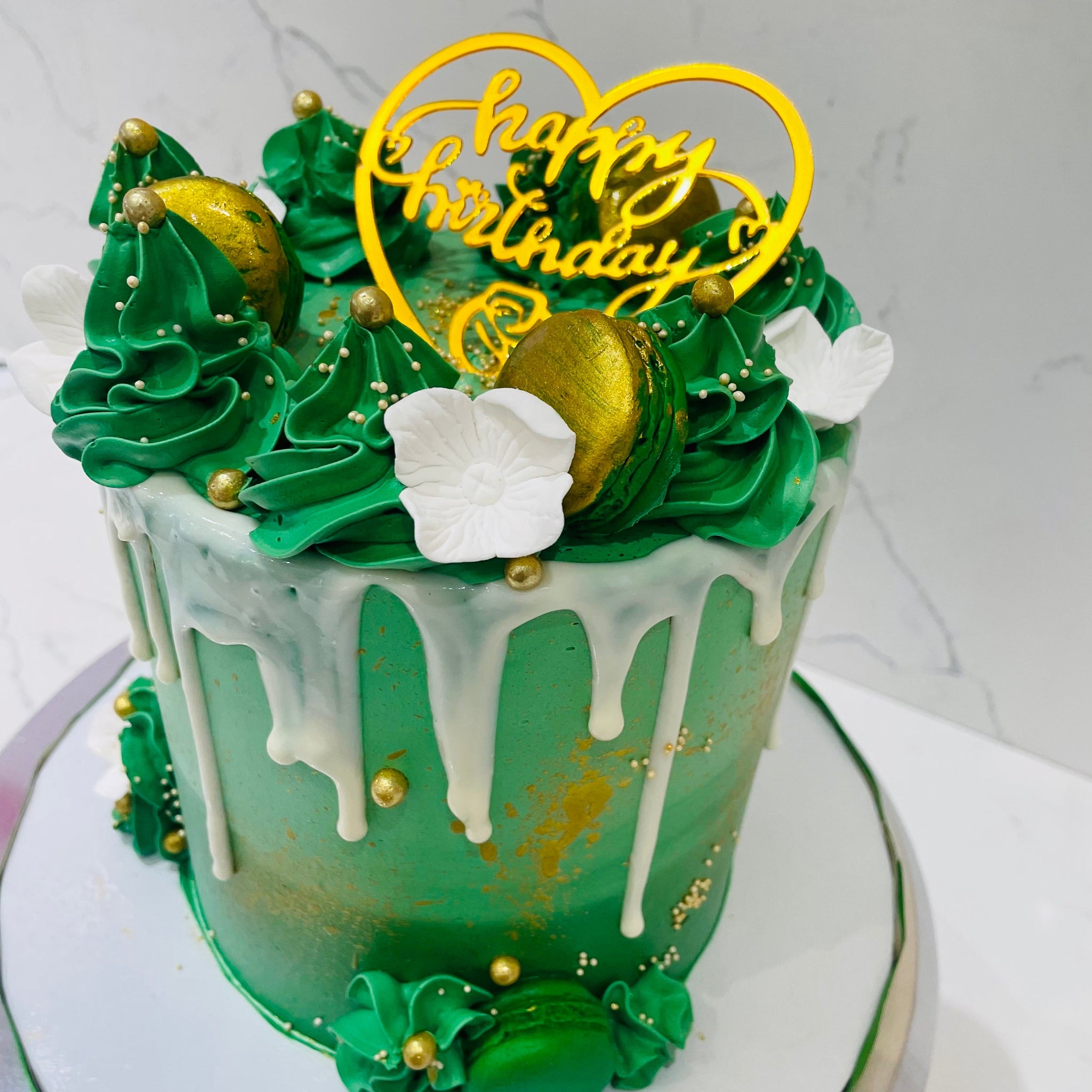 BOTTLE GREEN CREAM CAKE