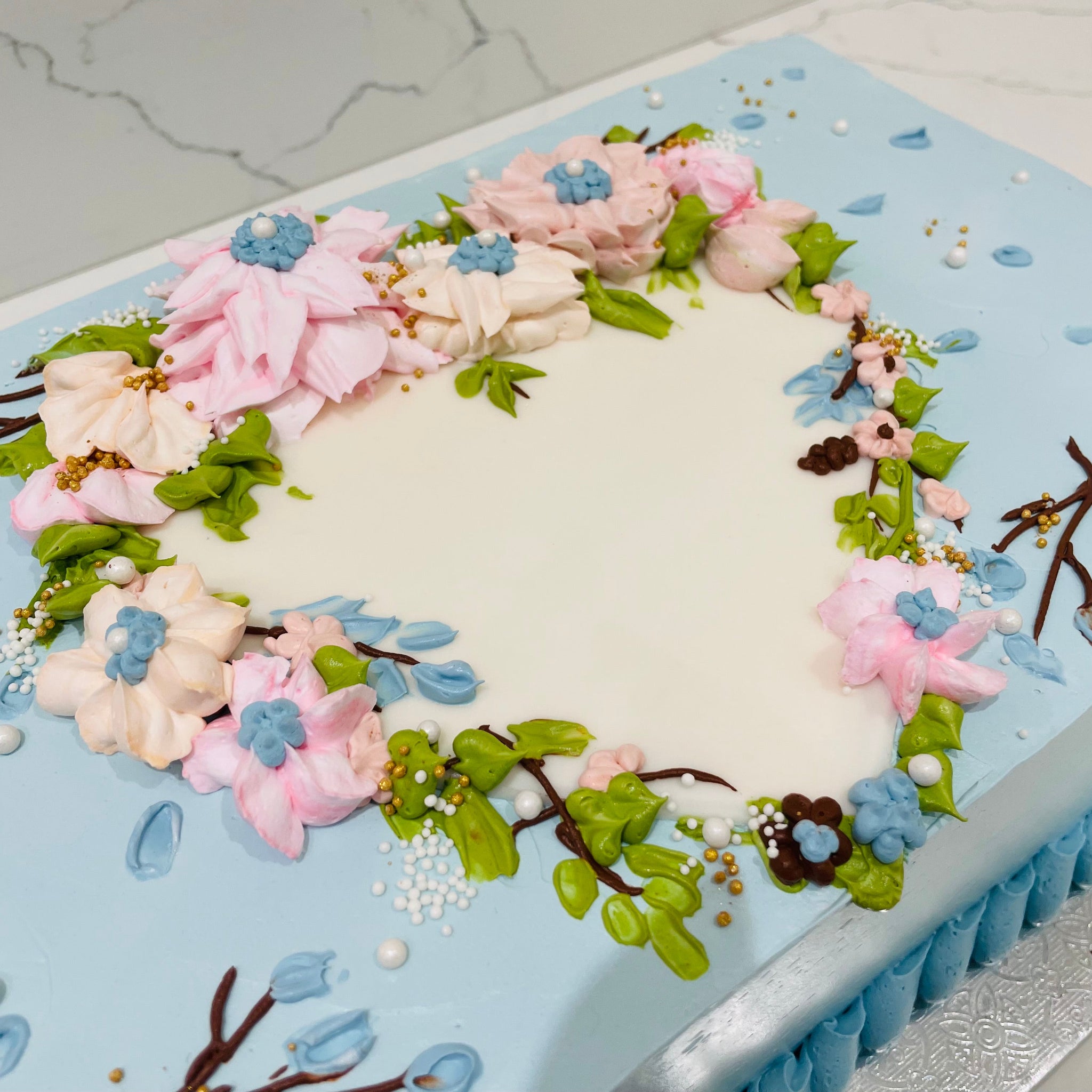 ISLA BLUE FLOWER CAKE