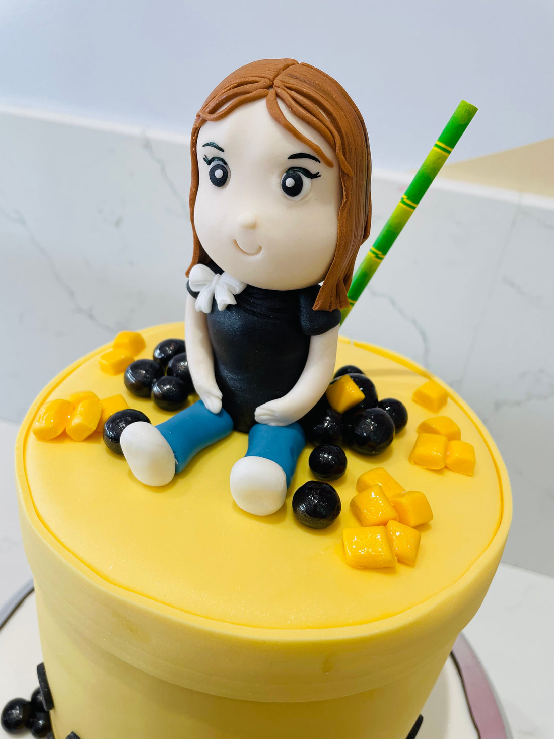 BUBBLE TEA LOVER FONDANT CAKE