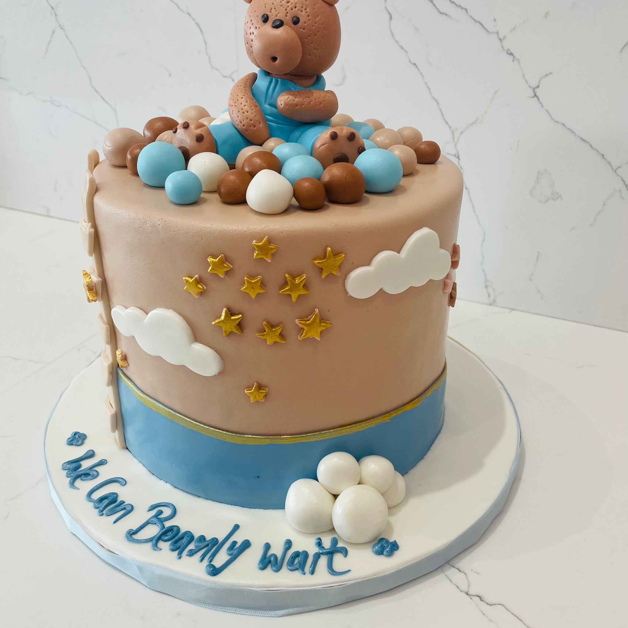 BEAR BLUE FONDANT CAKE