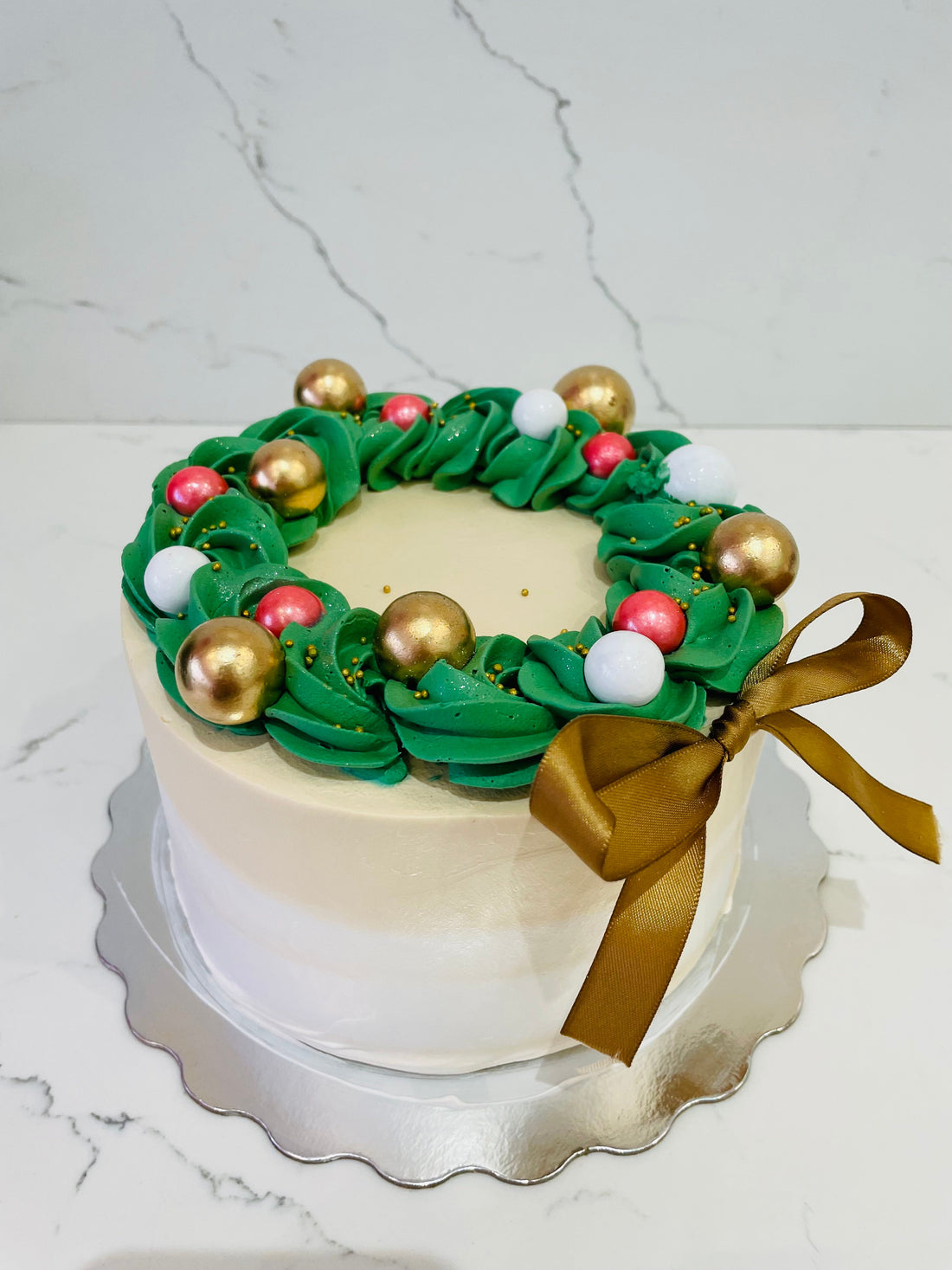 Christmas Bow Cream Cake