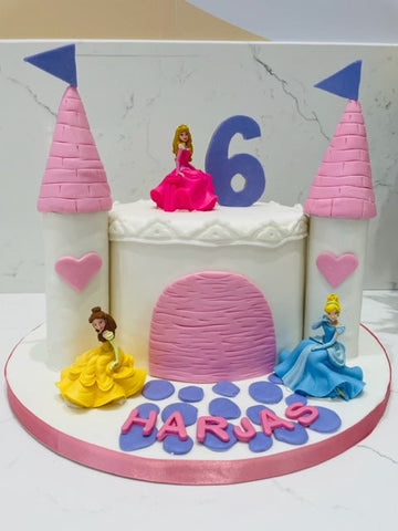 DISNEY CASTLE FONDANT CAKE