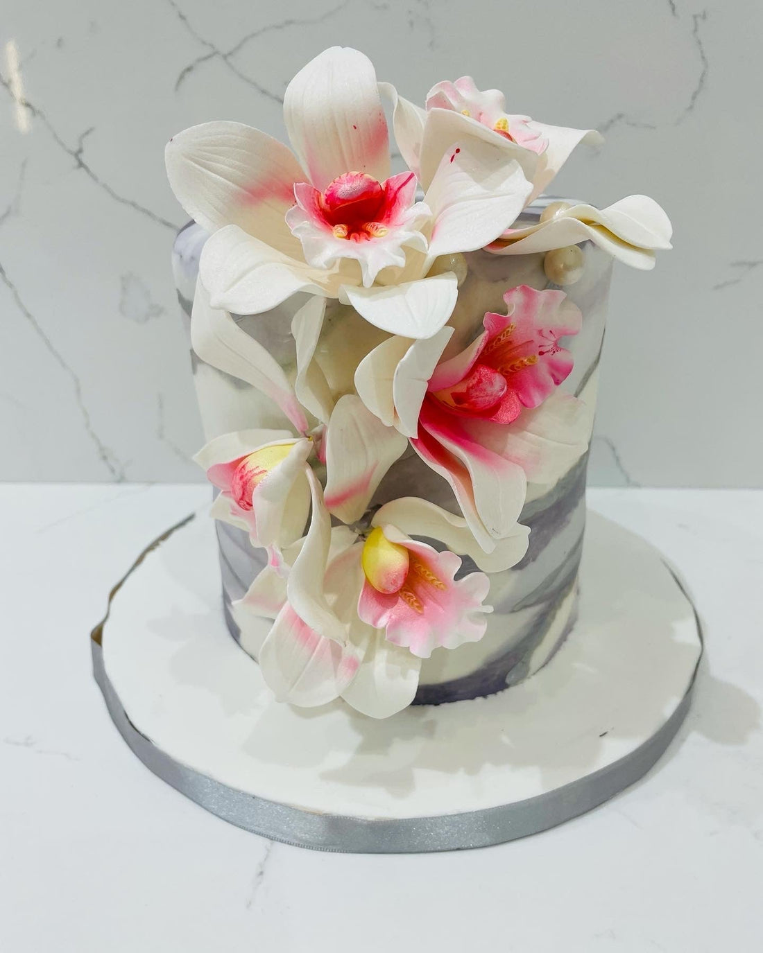 MARBLEIZED FONDANT CAKE