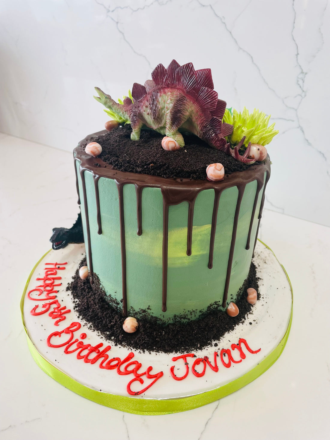 DINOSAUR DRIZZLE CREAM CAKE