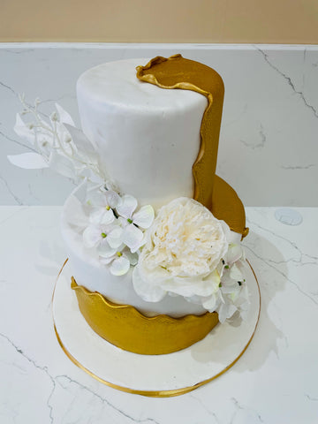 WHITE & GOLD THEME WEDDING CAKE