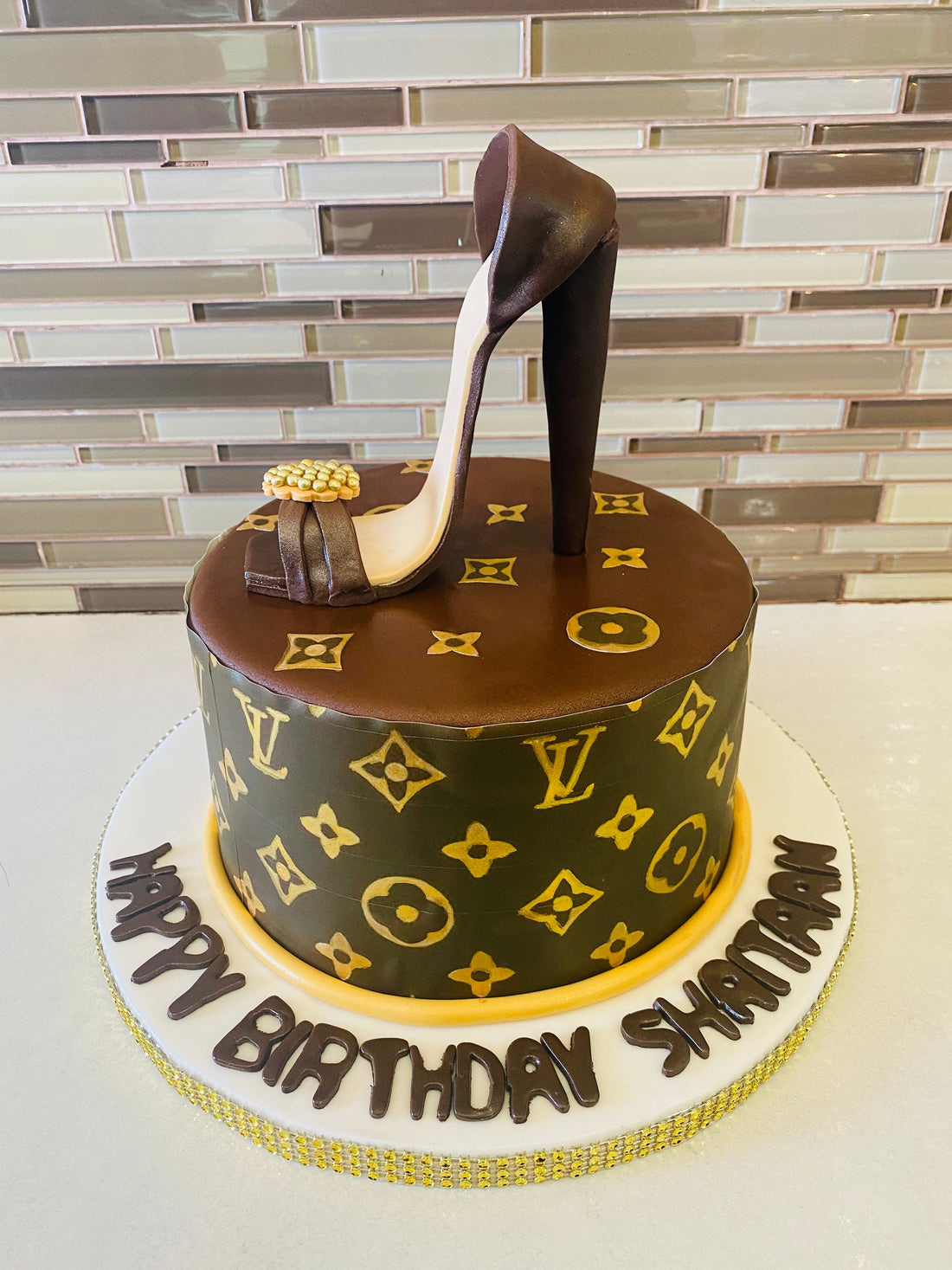 LOUIS VUITTON HEEL FONDANT CAKE