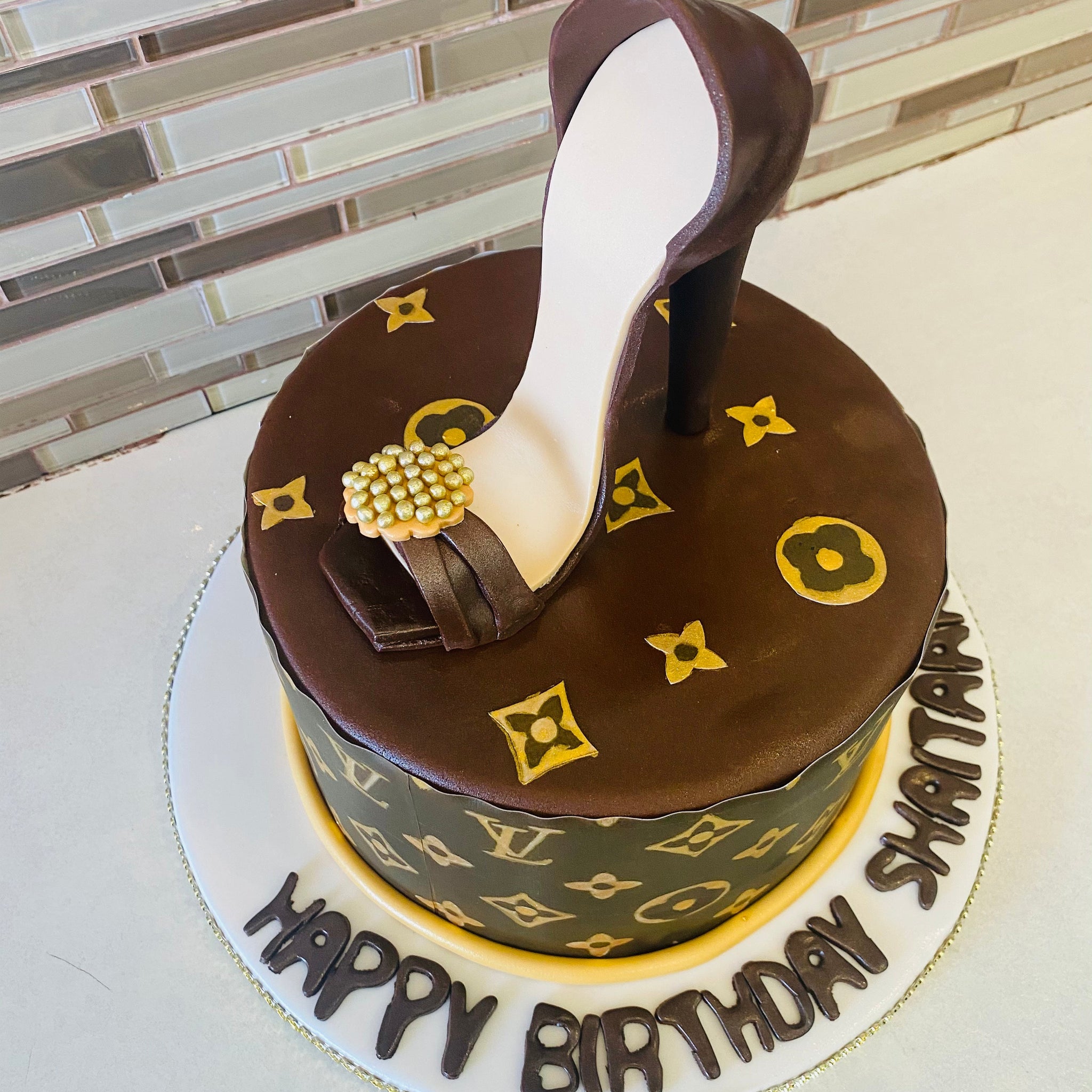 LOUIS VUITTON HEEL FONDANT CAKE