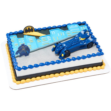 BATMAN INTO ACTION CREAM CAKE