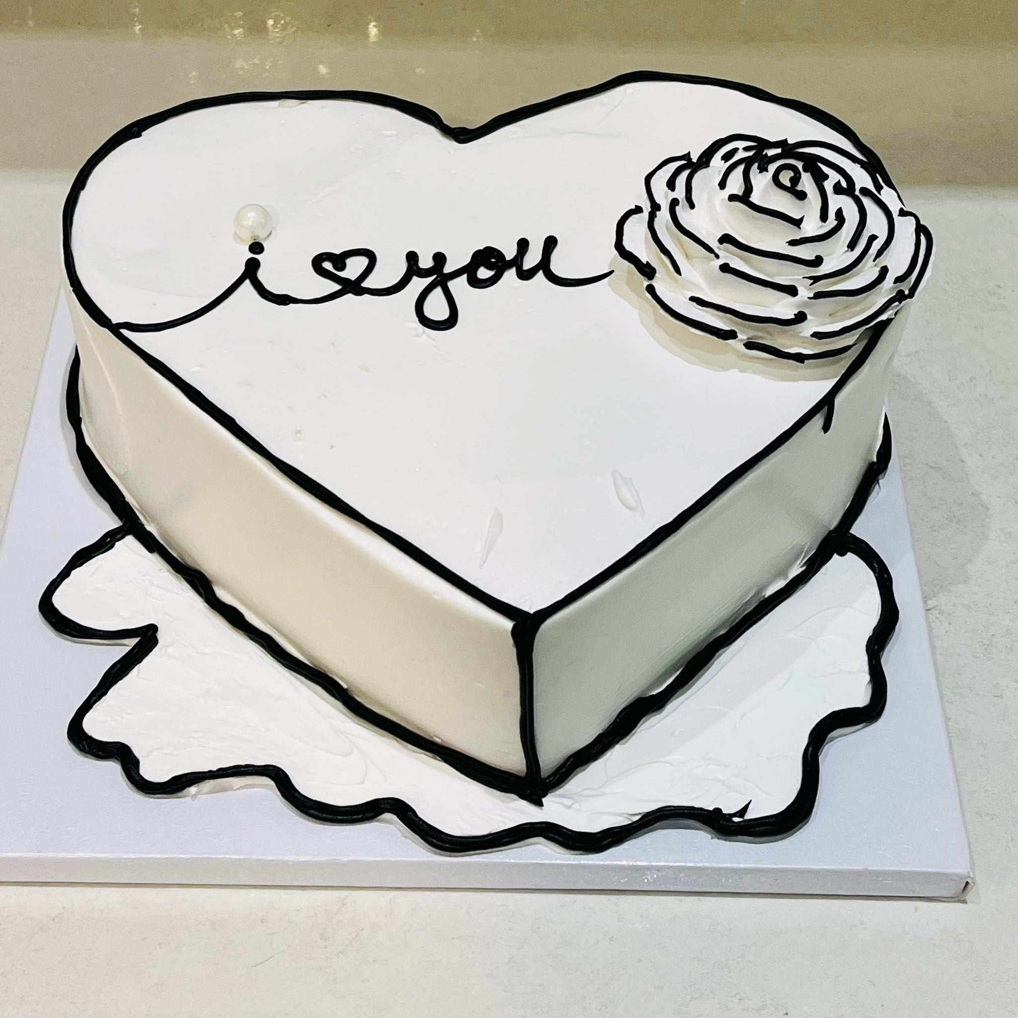LOVE COMIC HEART CAKE